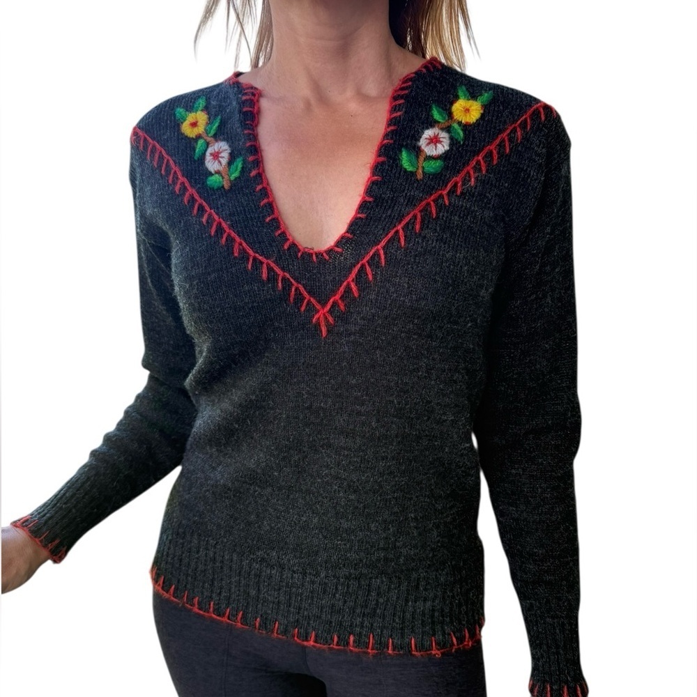 Vintage 70s Womens Gray Embroidered Floral V Neck Sweater Medium Cottagecore - Picture 10 of 12